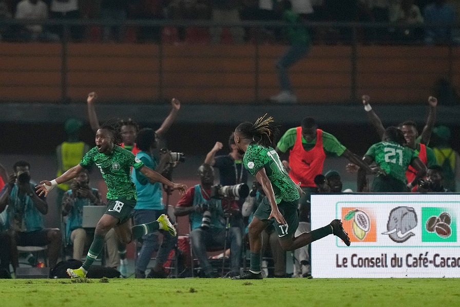 بطولة أمم أفريقيا: نيجيريا تقصي الكاميرون وتتأهل إلى دور الثمانية