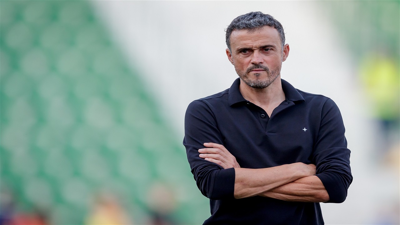 لويس إنريكي يودع باريس سان جيرمان.. والقلوب تتجه إلى كبار أوروبا