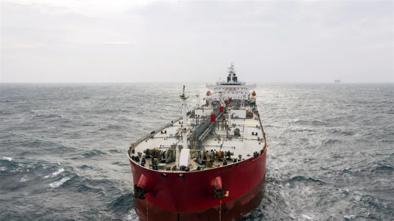 ترامب يفرج عن المواطنين الروس من طاقم ناقلة "مارينيرا" بعد الاحتجاز الأميركي في شمال الأطلسي