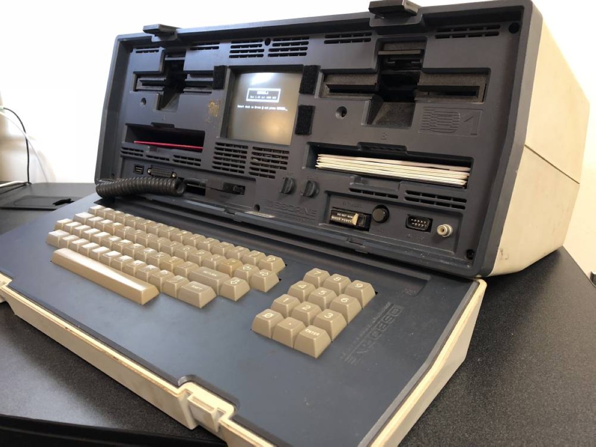 Osborne 1… الحقيبة التي حملت الحاسوب خارج المكتب وغيّرت وجه التكنولوجيا