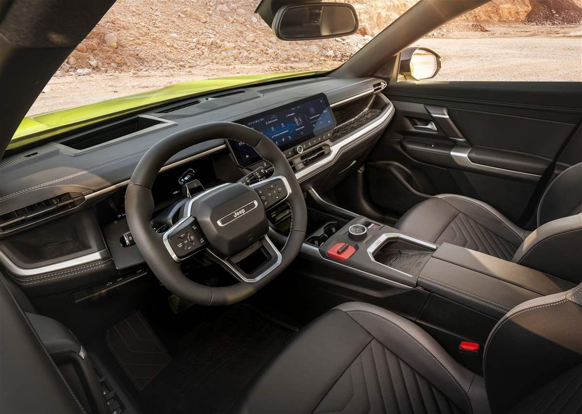 جيب كومباس يعود بقوة: روح المغامرة تتجدد وقلب كهربائي يقتحم أكثر فئات أوروبا شراسة