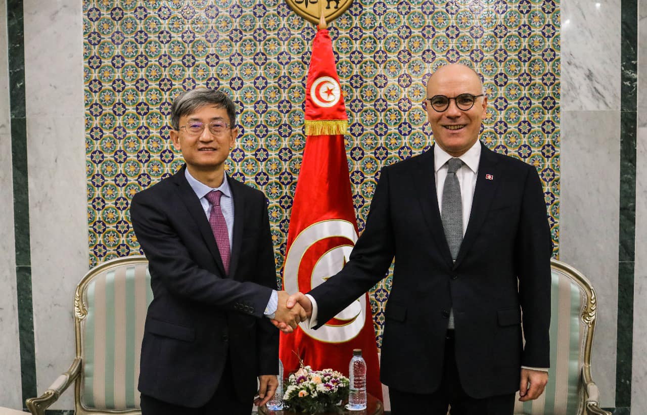 تطوّر العلاقات التونسية الصينية: التعاون والتبادل الثنائي يشهد تقدماً مستمراً