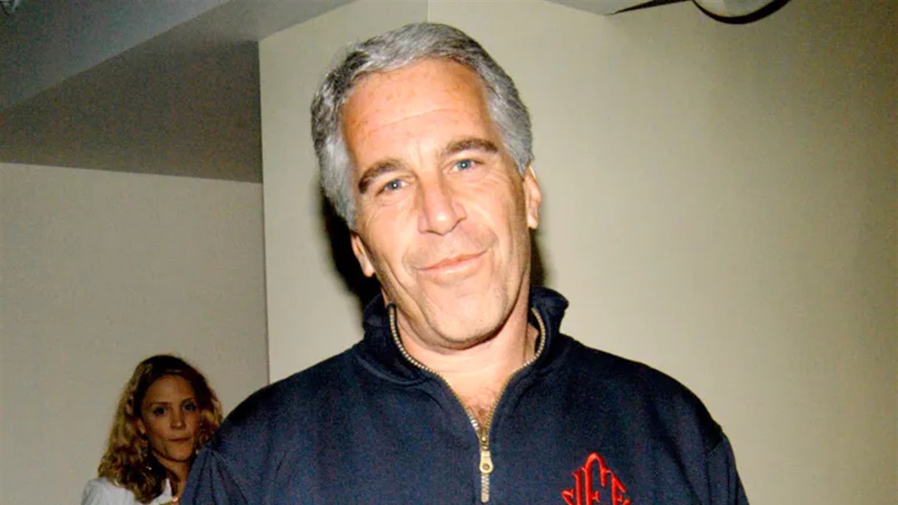 وثائق صادمة: إبستين وراء مشروع سرّي لصناعة “طفل مُصمَّم وراثيًا” والاستنساخ البشري