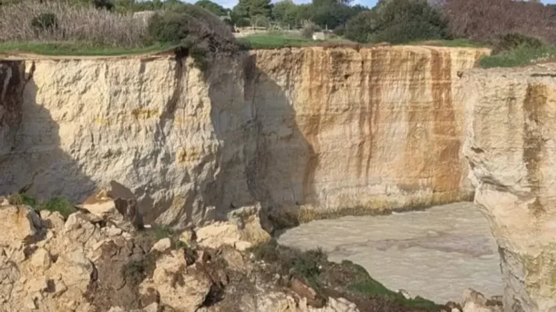 انهيار "قوس العشاق" في إيطاليا ليلة عيد الحب يذهل السياح