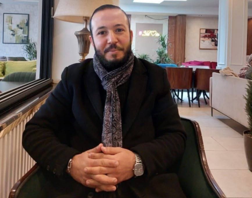 "قمر" تضيء  حياة  حافظ حمدي