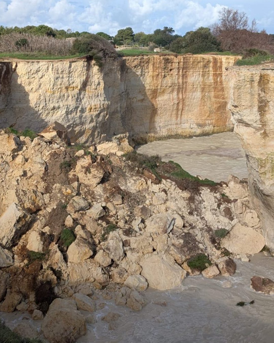 انهيار "قوس العشاق" في إيطاليا ليلة عيد الحب يذهل السياح