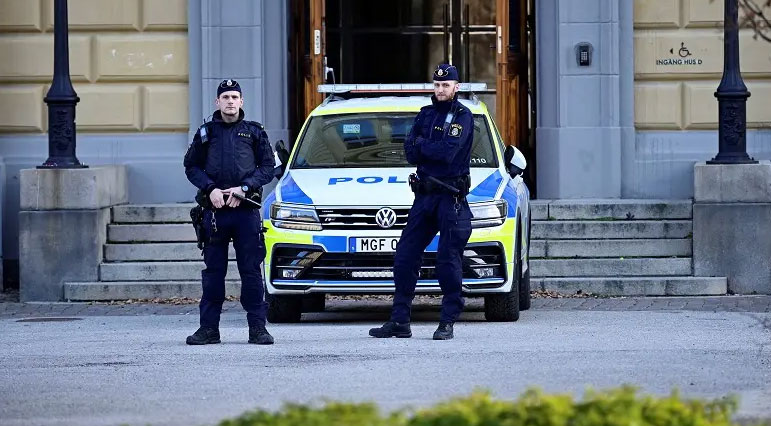 الشرطة السويدية تلقي القبض على أربعة أشخاص للاشتباه في التخطيط لجريمة "إرهابية"