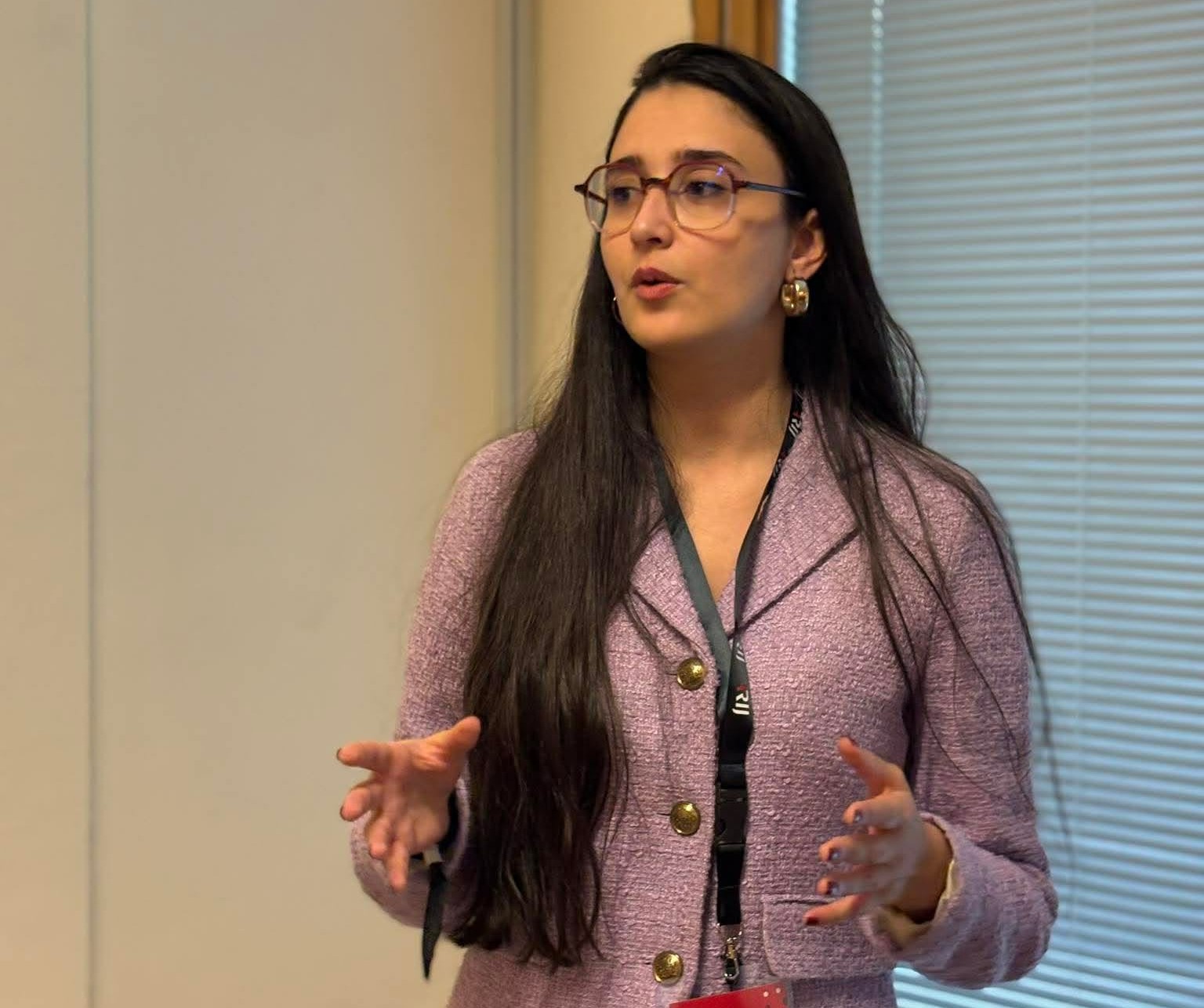 رؤى حاجي.. إشراقة الكفاءة في أفق الإعلام العربي الجديد