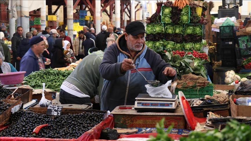 استطلاع: 81% من التونسيين يرون الوضع الاقتصادي سيئًا