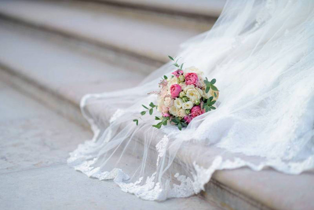 وفاة عروس في حفل زفافها بعد سقوطها في حمام السباحة