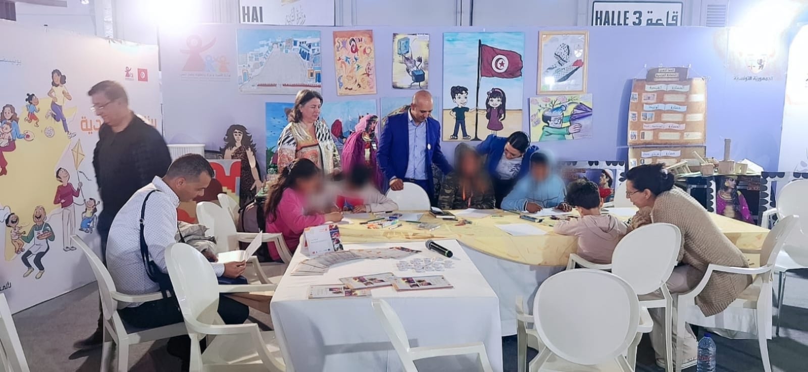 📚 الأسرة والكتاب... وزارة الأسرة تلهب معرض تونس الدولي بورشات وندوات تثقيفية للأطفال وكبار السن