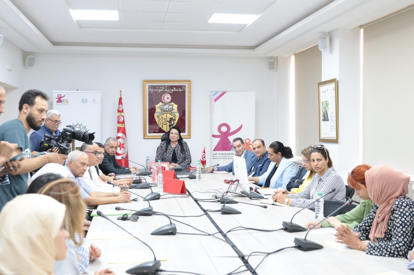 تعزيز دور المرأة في الاقتصاد التونسي: وزيرة الأسرة تسلّم إشعارات تمويل 219 مشروعاً نسائياً جديداً