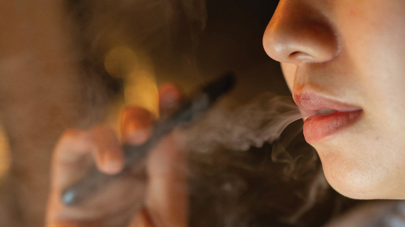 هل تحاول شركات التبغ جذب جيل جديد إلى حبائل النيكوتين؟