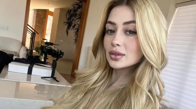🔥 جريمة على الهواء: مقتل مؤثرة مكسيكية بالرصاص أمام آلاف المتابعين!