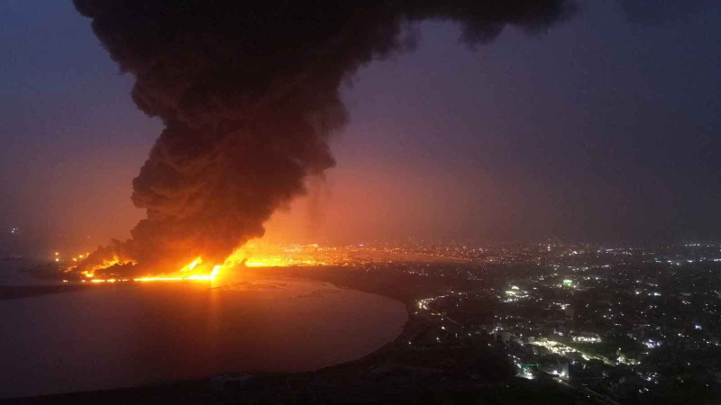 تصعيد خطير: غارات إسرائيلية تستهدف ميناء الحديدة غرب اليمن