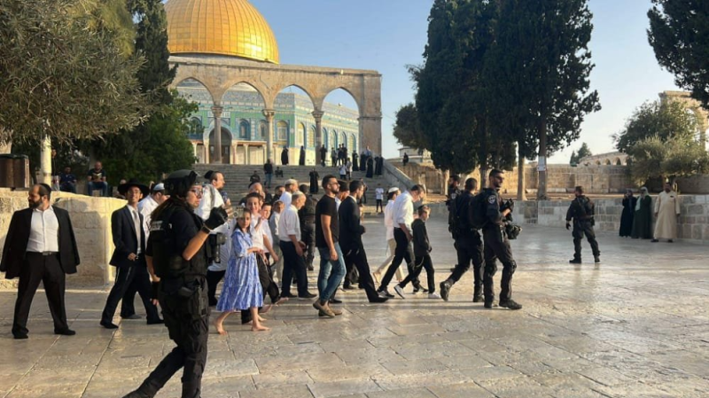الاحتلال يفتح الأقصى للمستوطنين ويغلقه في وجه المصلين: نذير تقسيم قادم!