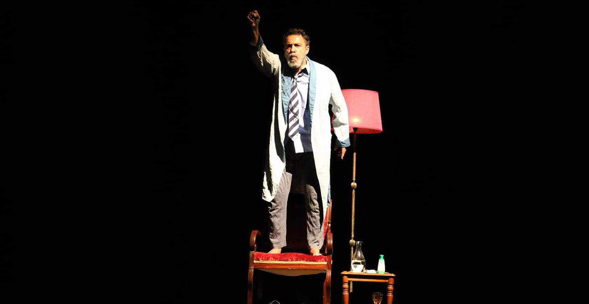 مسرحية "السلطة الرابعة" تتألق في مهرجان جرش الدولي بالأردن