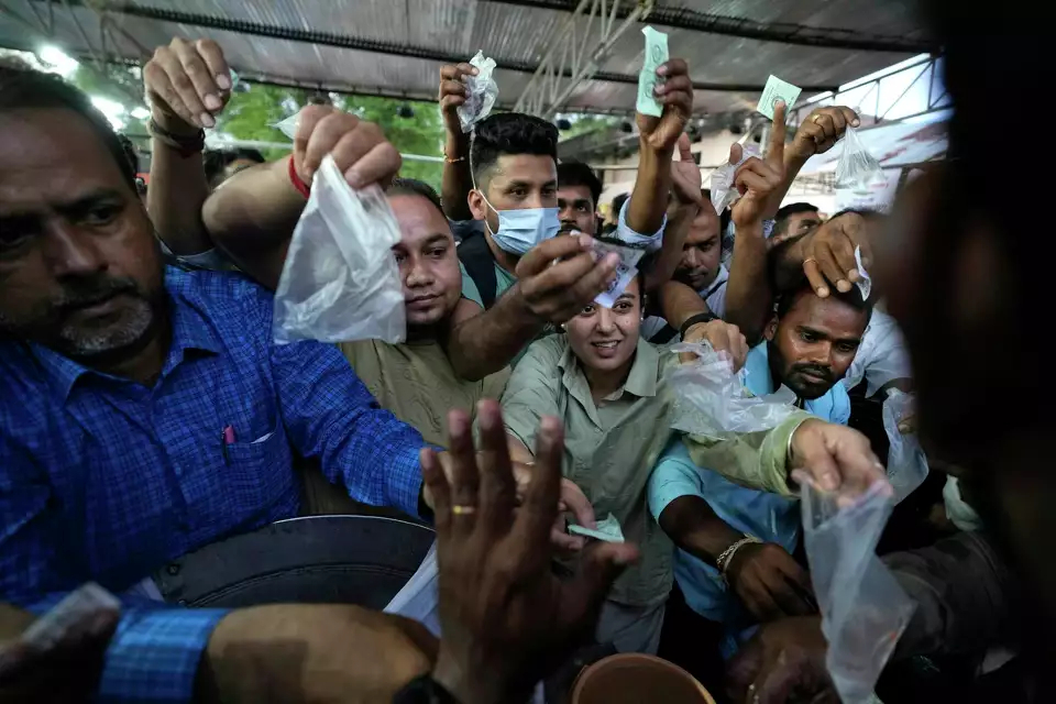 سمكة الأمل: تقليد سنوي لعلاج الربو في حيدر آباد يثير جدلاً واسعاً