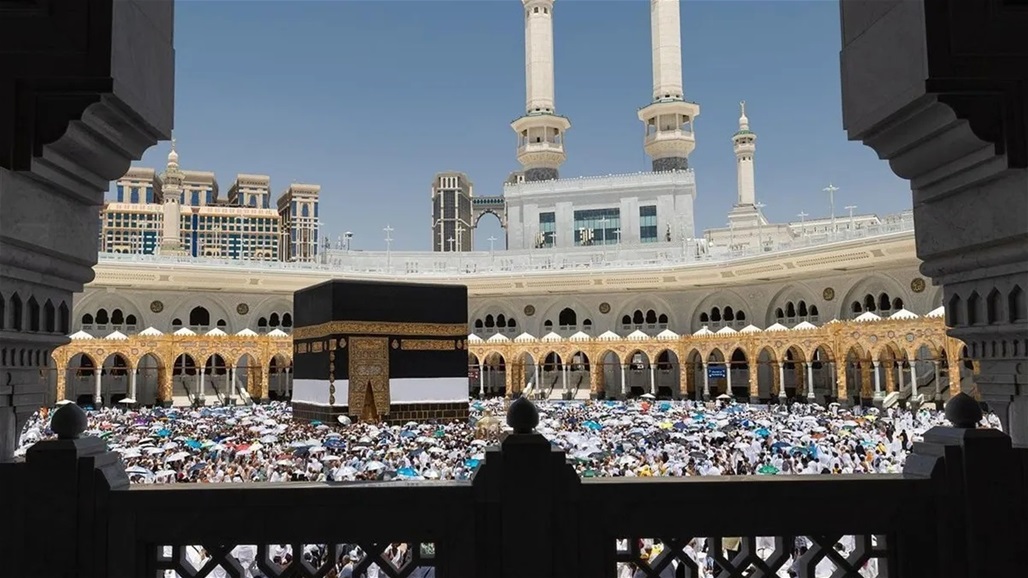 🌙 في قلب مكة: ملايين الحجاج يتوافدون لأداء الركن الأعظم وسط تحذيرات مشددة!