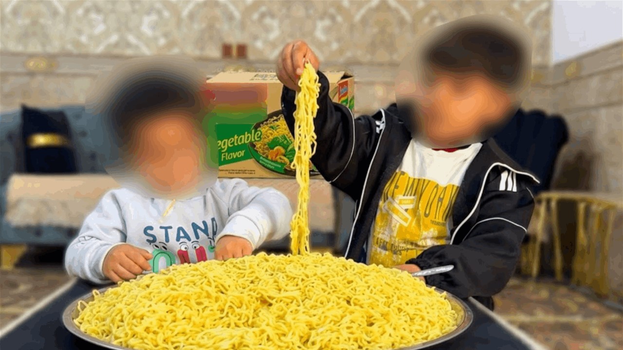 قنابل غذائية على موائد الأطفال... دراسة تدق ناقوس الخطر بشأن مشروبات الطاقة و"الأندومي"