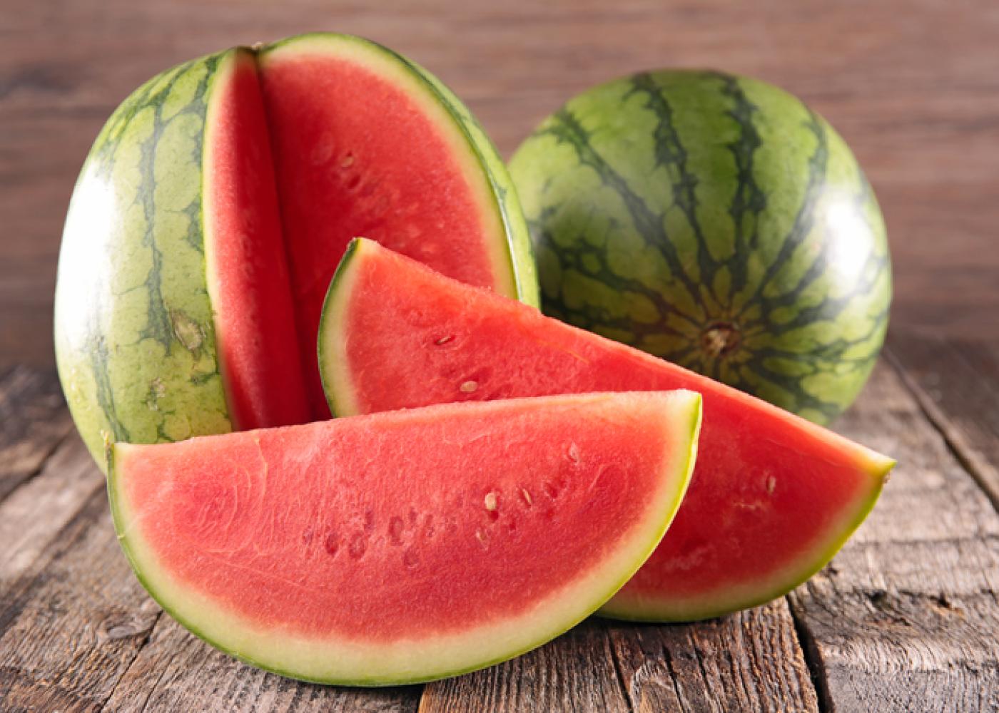 اكتشاف مدهش: البطيخ يكشف عن فوائد صحية جديدة ويثبت أنه الفاكهة العجيبة في عالم الغذاء!