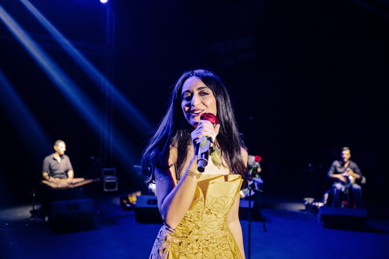 فايا يونان تحيي سلسلة حفلات في المهرجانات التونسية وتصور أغنيتها الجديدة في تونس