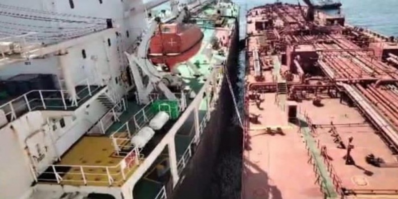 وزارة النقل تتصدى لحادث جنوح سفينة بميناء الصخيرة وتحذر من المخاطر البيئية