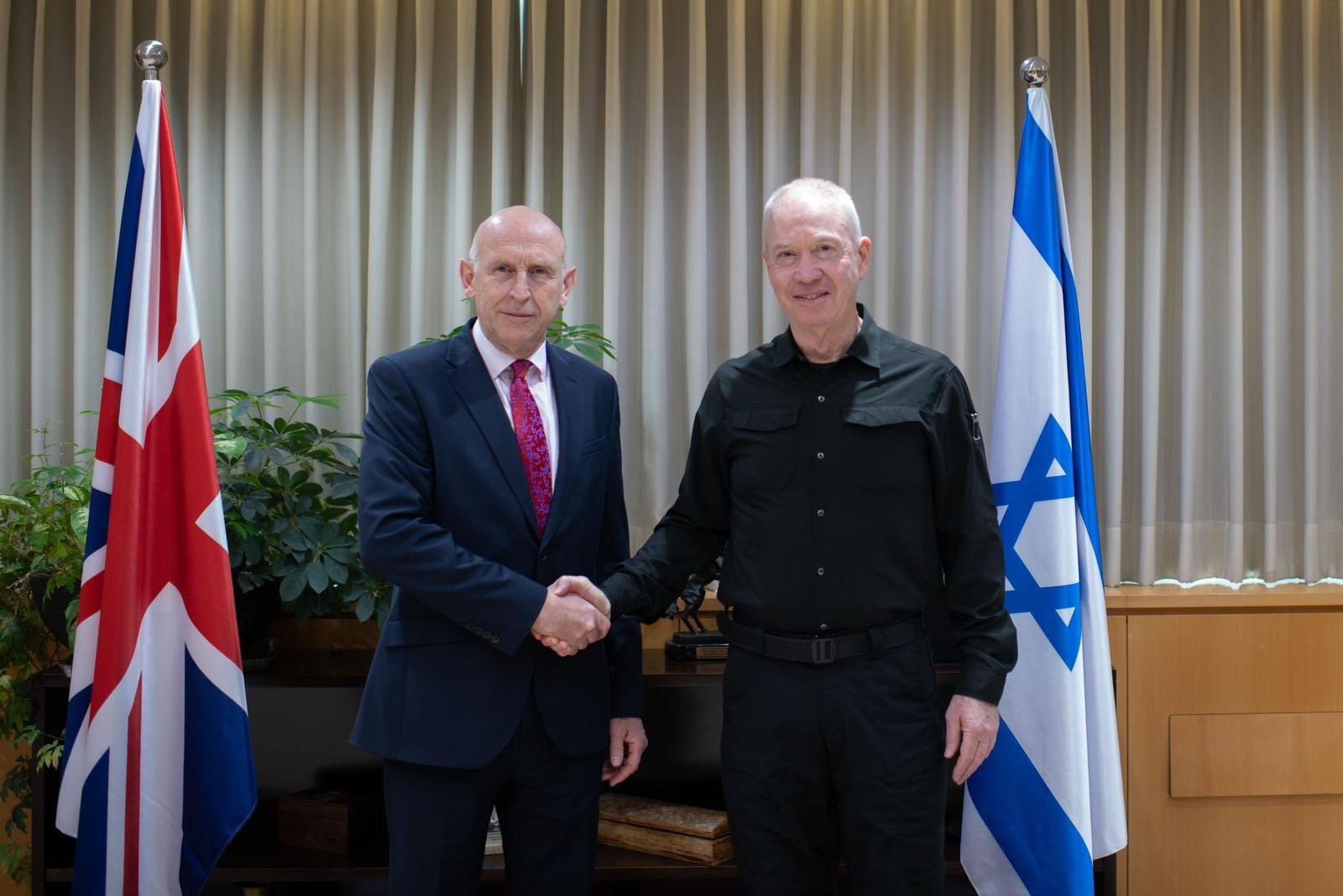 وزير الدفاع البريطاني جون هيلي يزور إسرائيل لبحث خفض التصعيد
