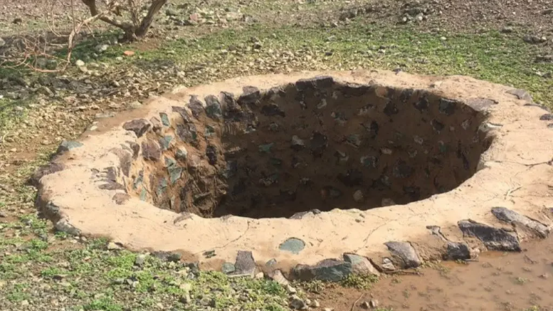 رأس الجبل: مسنة في قبضة الغابة… وأهالي المدينة ينقذونها من بئر الموت