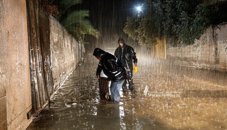 عاصفة 'دانيال' تضرب الأراضي الفلسطينية بأمطار غزيرة وأضرار مادية