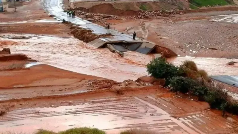 فيضانات استثنائية تضرب المغرب والجزائر وتؤثر على تونس: تغيرات مناخية وتجدد السحب الاستوائية