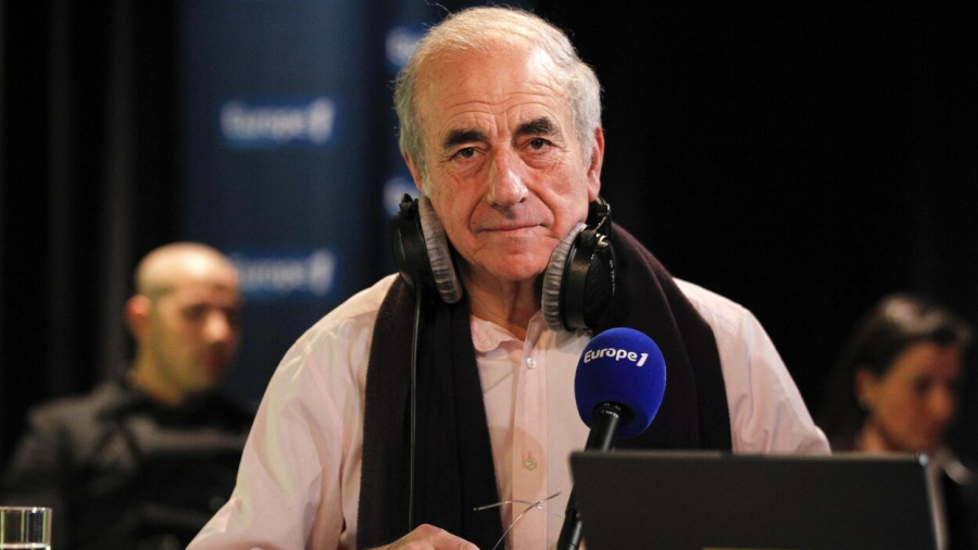 وفاة الصحافي الفرنسي جان بيير الكباش عن عمر يناهز 86 عاماً: وداعٌ لرمز من رموز الصحافة والإعلام