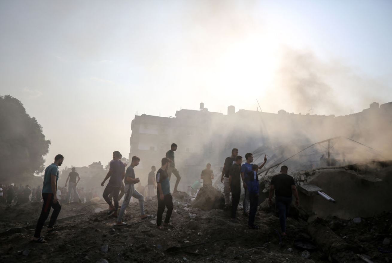 تصعيد العنف في الشرق الأوسط: إسرائيل تتوعد برد ساحق على هجوم حماس
