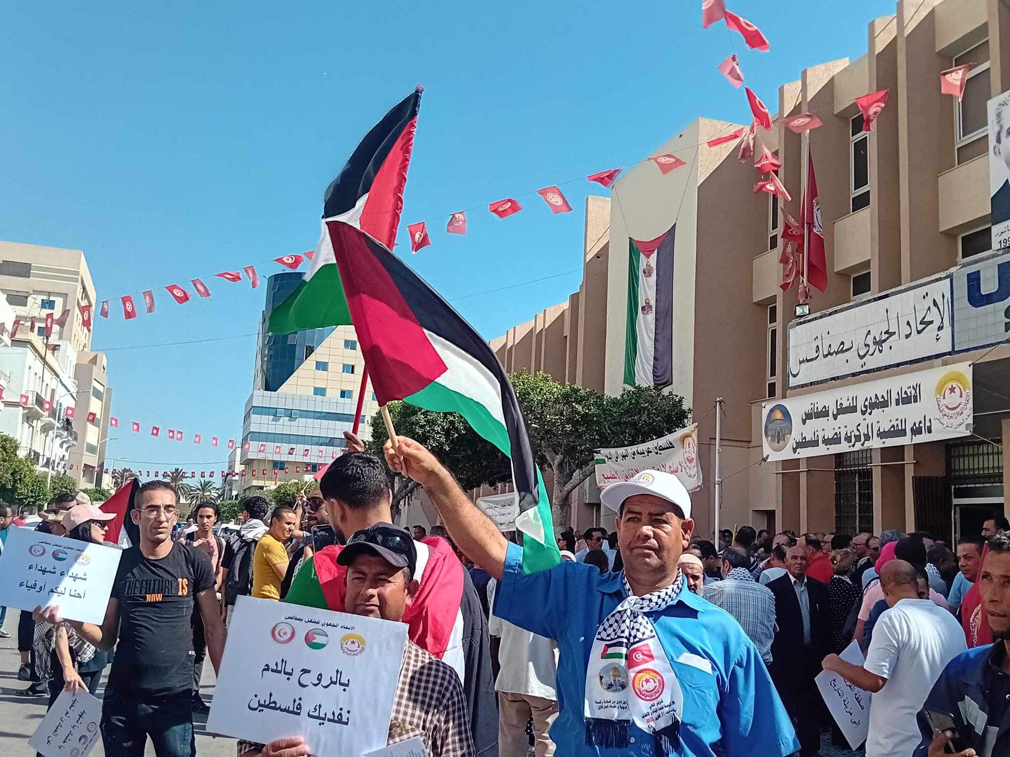 مسيرة شعبية في صفاقس تضامنًا مع الشعب الفلسطيني وتنديدًا بجرائم الاحتلال