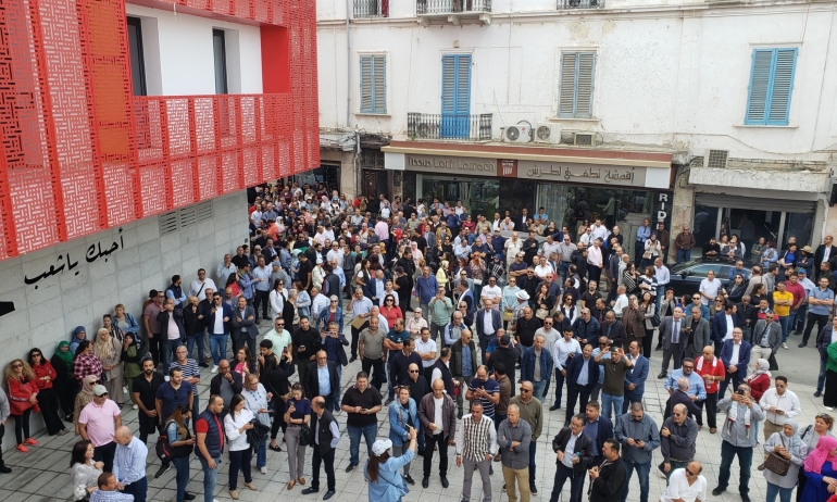 إضراب البنوك يهزّ الساحة المالية: الصالحي يحذّر من “انقراض الطبقة الوسطى” ويدعو إلى مفاوضات جدّية!