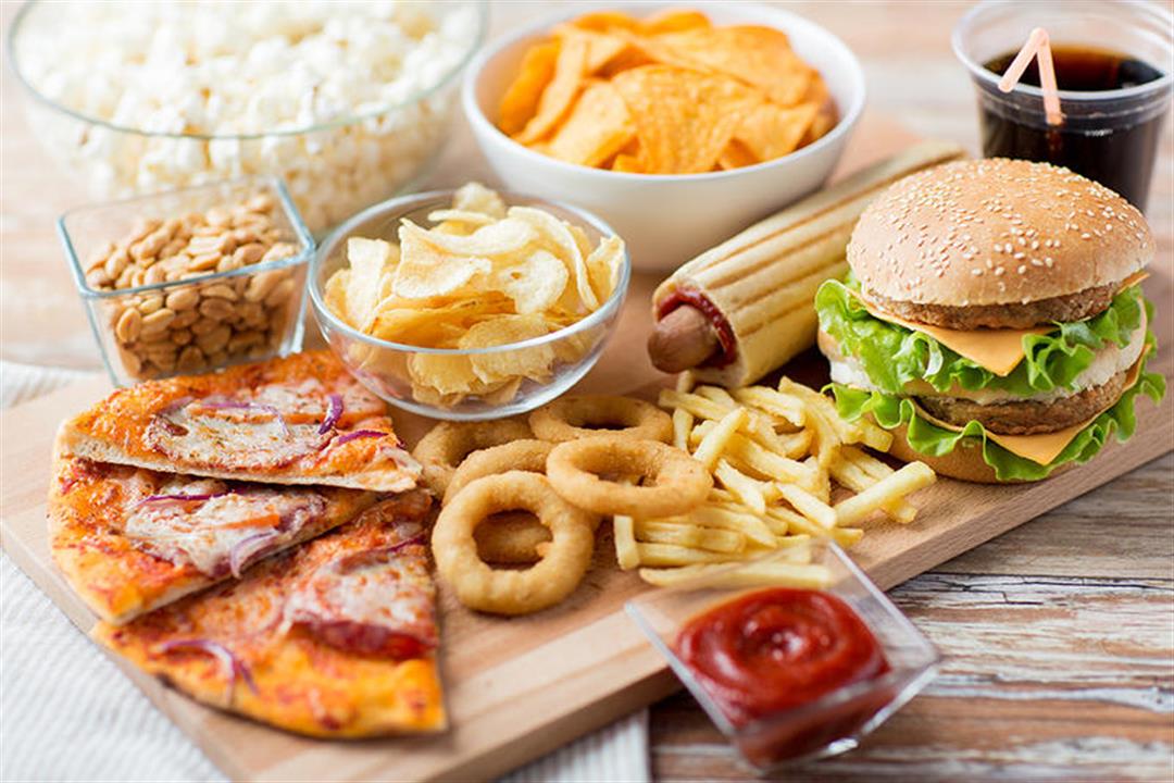 تحذير من تناول البطاطس المقلية واللحوم في وجبة العشاء بسبب زيادة الوزن
