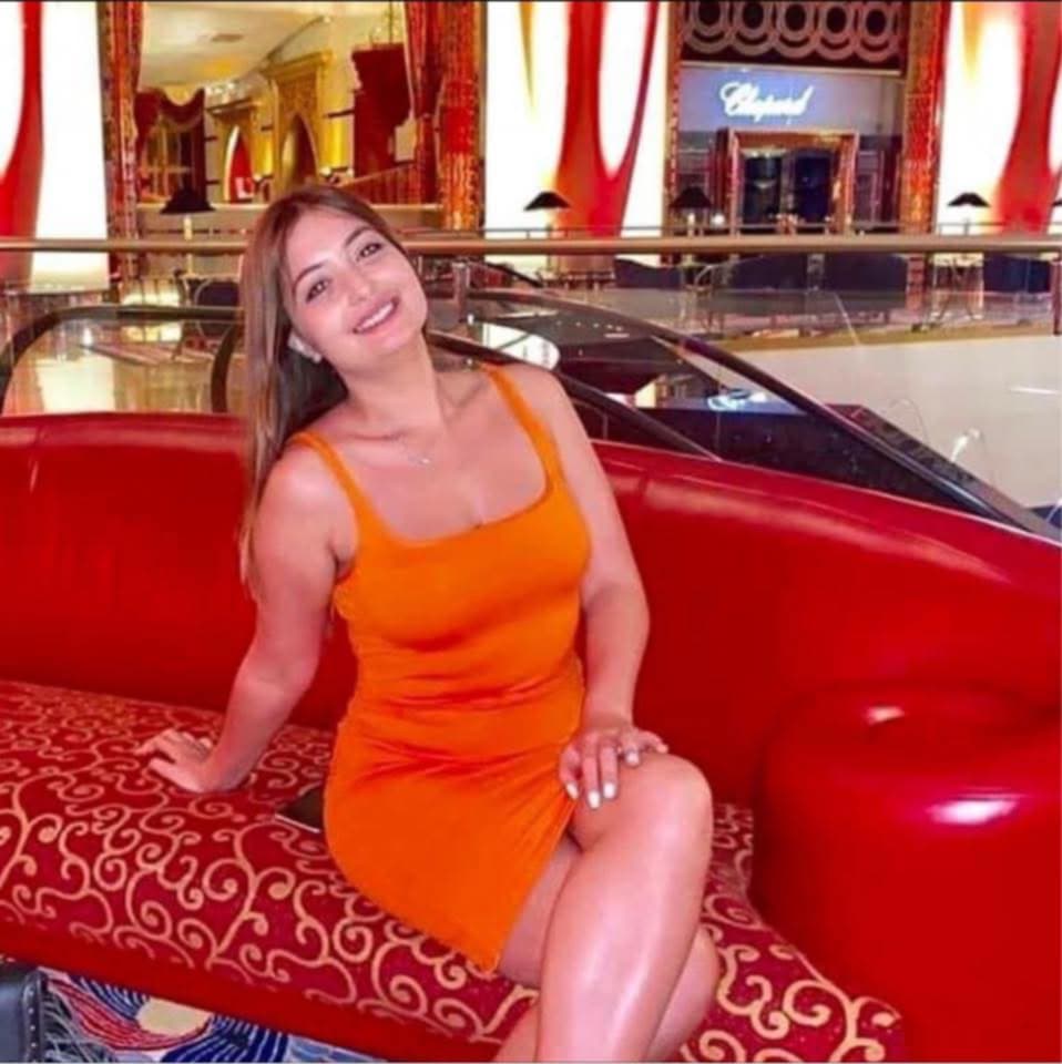 ليندا الضبايبي… الوجه الذي خطف الأضواء في افتتاح أيّام قرطاج المسرحيّة