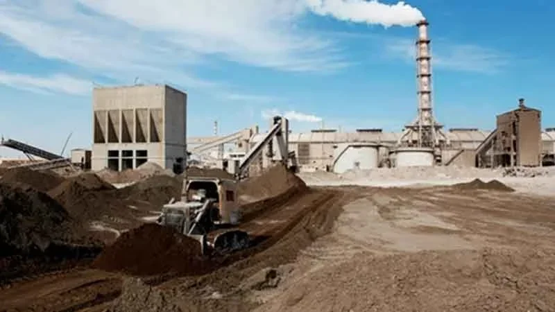 قفصة على صفيح ساخن… إضراب العمال يربك إنتاج الفوسفاط ويهدد التوازن الاجتماعي