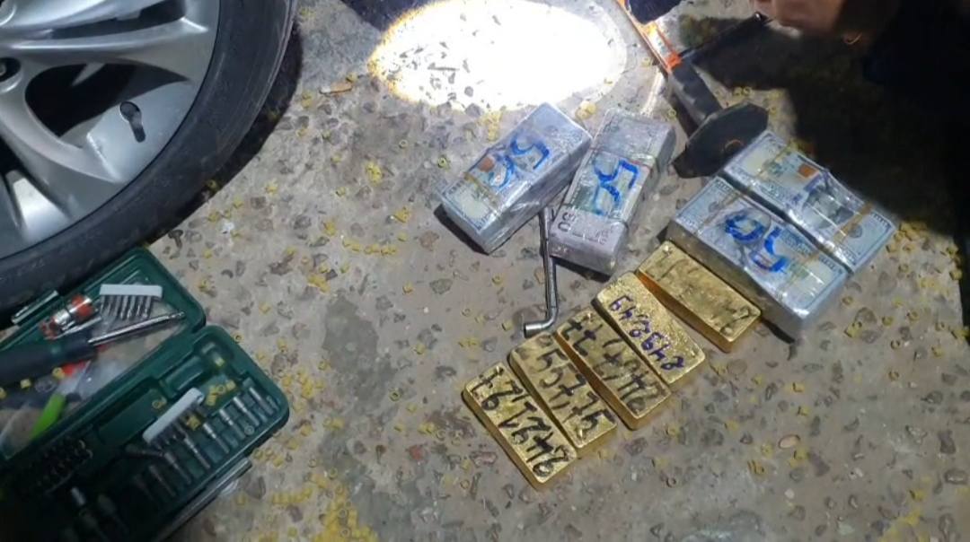 إحباط محاولة تهريب عملة وأونصة ذهب بالمليارات عبر معبر رأس جدير