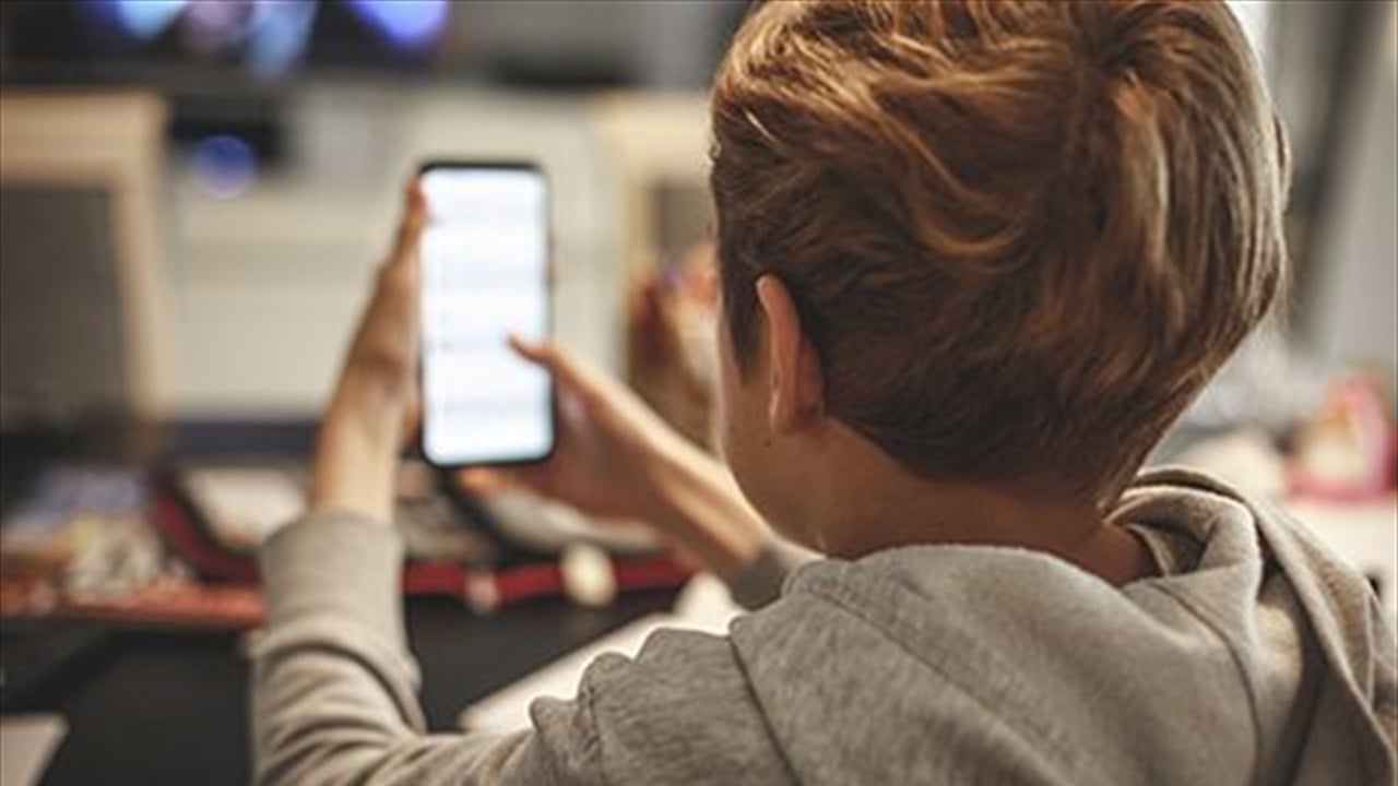 ميتا تطلق نظامًا موحدًا للتحقق من عمر المستخدمين لحماية الأطفال على منصاتها