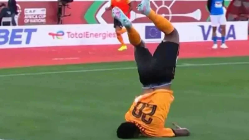 هدف قاتل وسقوط مرعب يهزّ كأس إفريقيا… داكا يخطف التعادل ويُدخل الرعب إلى المدرجات