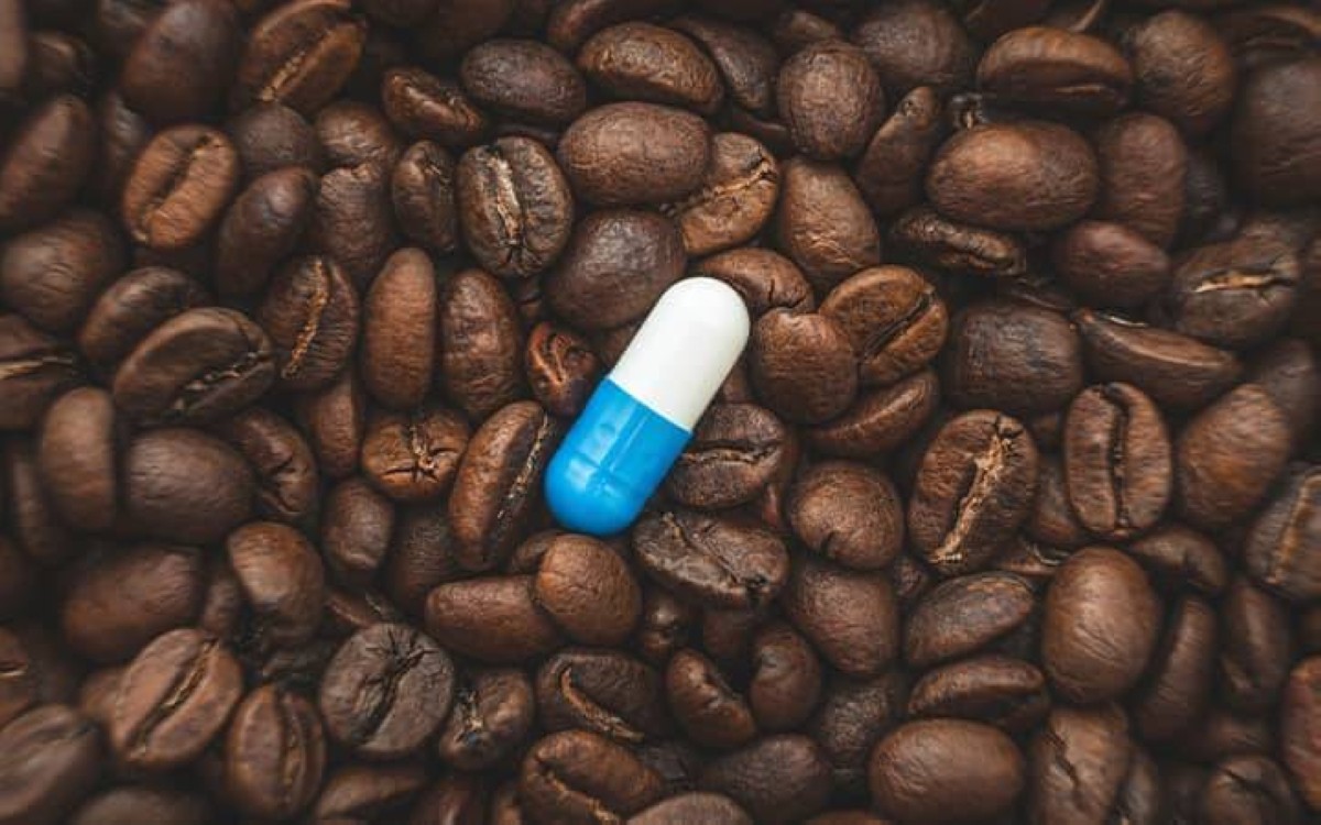 فنجان قد يُفسد العلاج: أدوية شائعة لا تتوافق مع القهوة!
