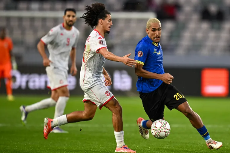 نسور قرطاج بلا أنياب أمام تنزانيا… تعادل بطعم الخيبة رغم التأهّل