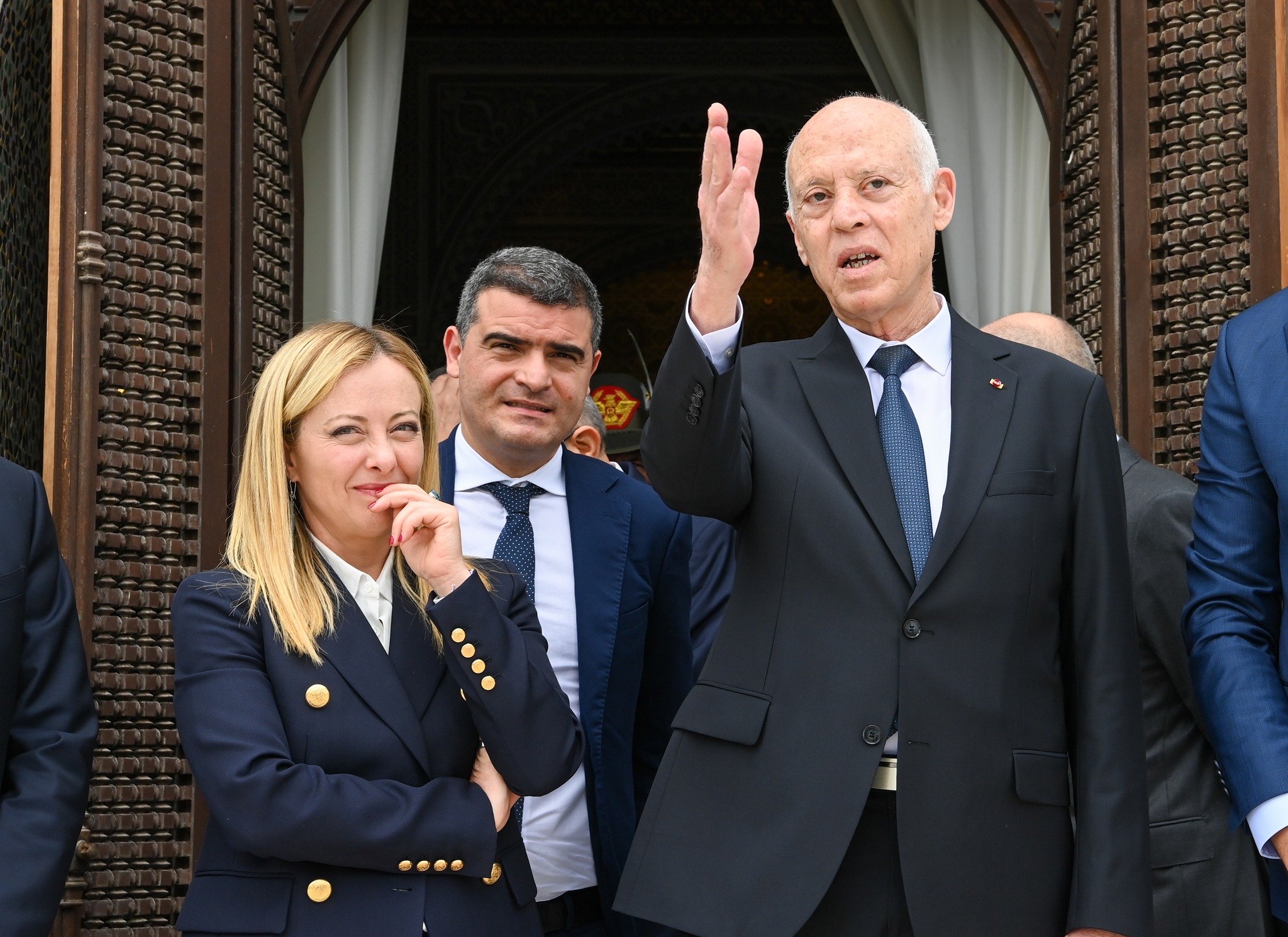 زيارة رئيسة الوزراء الإيطالية ورئيسة المفوضية الأوروبية ورئيس الوزراء الهولندي إلى تونس: تعزيز العلاقات الثنائية وبحث القضايا المشتركة