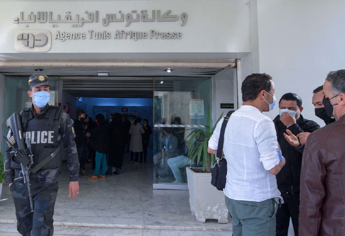 قوات الأمن تقتحم وكالة تونس للأنباء لفرض مدير جديد
