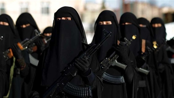 ناشط حقوقي: 1700 فتاة تونسية قاتلن في صفوف "داعش"