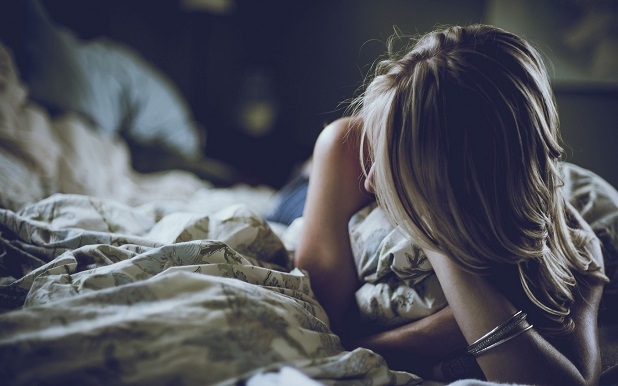 ماذا يحصل في جسد المرأة عندما تنام في سرير منفصل عن زوجها؟