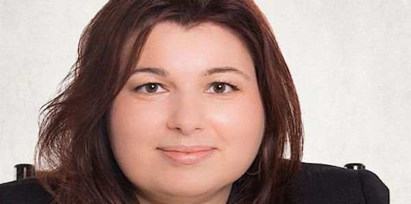 نائبة سلوفاكية تتزوج من لاجئ بواسطة الانترنت