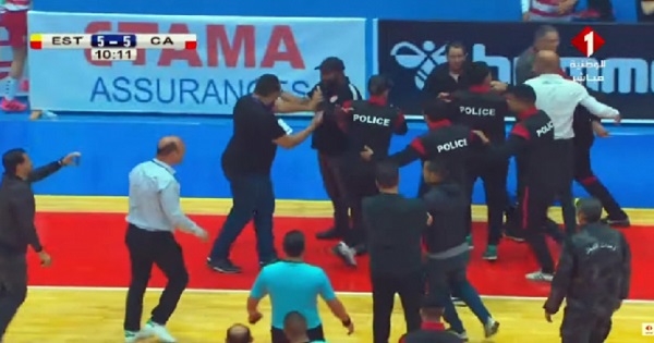 بعد أحداث مباراة دربي كرة اليد.. تسجيل 9 ايقافات في صفوف الجماهير