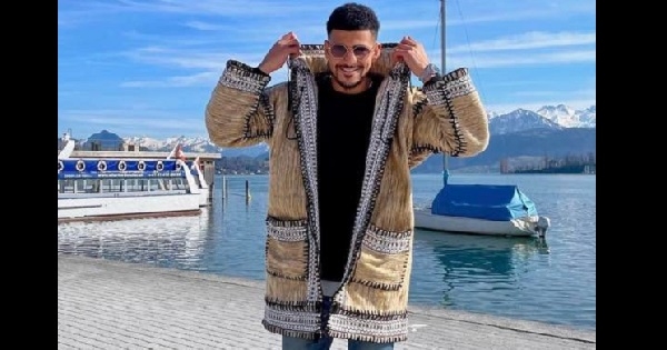محمد دراغر يرتدي القشابية التونسية في سويسرا